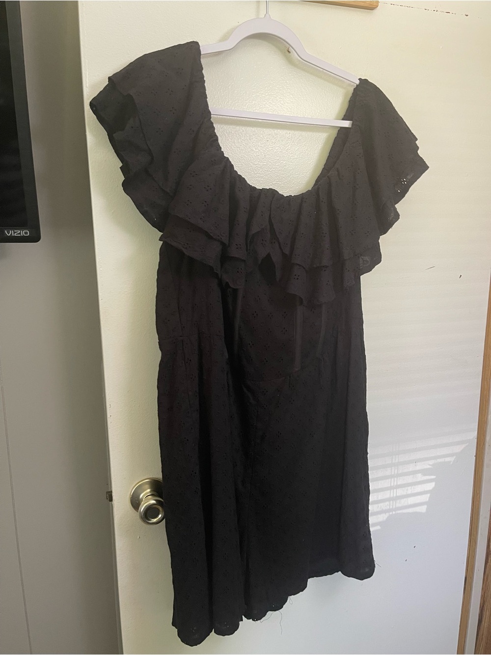 Boohoo plus size eyelet lined short rumper size 20, ruffle collar , off shoulder